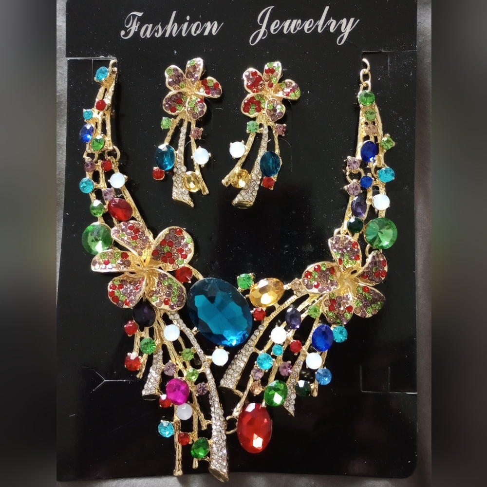 Vibrant Multicolor Floral Necklace And Earring Set with Intricate Detailing 18"+